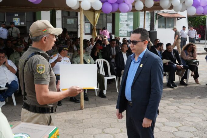 SANTA CRUZ: FISCAL GENERAL DEL ESTADO RECIBE RECONOCIMIENTO EN EL XIII ANIVERSARIO DE LA FELCV