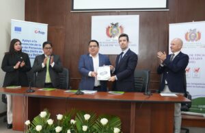 FISCAL GENERAL RECIBE DE LA FIAP GUÍA ACTUALIZADA DE APRENDIZAJE “INVESTIGACIÓN DE DELITOS DE TRATA DE PERSONAS Y TRÁFICO ILÍCITO DE MIGRANTES” PARA FORTALECER LA FORMACIÓN ESPECIALIZADA DE FISCALES