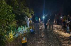 HALLAN A UNA MUJER MUERTA EN UNA ZANJA EN EL TRÓPICO DE COCHABAMBA Y LA AUTOPSIA REVELA QUE LLEVABA CÁPSULAS DE DROGA EN EL CUERPO