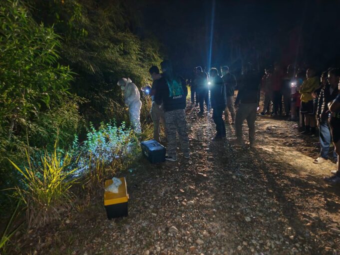 HALLAN A UNA MUJER MUERTA EN UNA ZANJA EN EL TRÓPICO DE COCHABAMBA Y LA AUTOPSIA REVELA QUE LLEVABA CÁPSULAS DE DROGA EN EL CUERPO