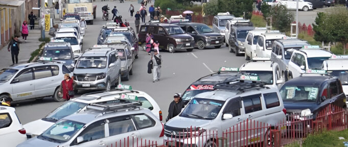 CHOFERES DE LA PAZ ANUNCIAN PARO INDEFINIDO POR INCUMPLIMIENTO EN LA CALIDAD DE LA GASOLINA Y RESARCIMIENTOS