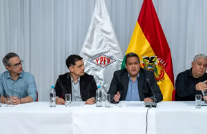 YPFB ALERTA QUE BLOQUEOS AFECTAN LA IMPORTACIÓN DE COMBUSTIBLES Y DEJAN 1.200 CISTERNAS PARALIZADAS