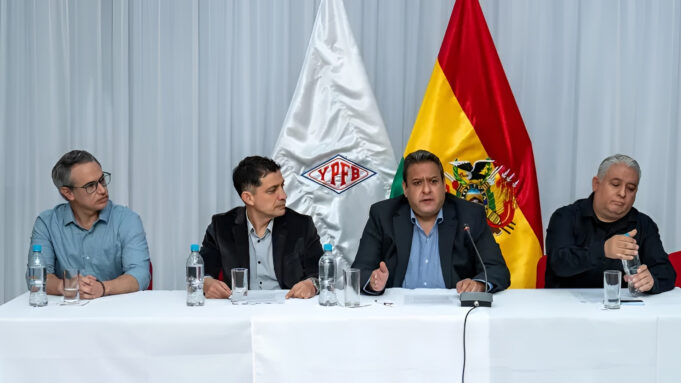 YPFB ALERTA QUE BLOQUEOS AFECTAN LA IMPORTACIÓN DE COMBUSTIBLES Y DEJAN 1.200 CISTERNAS PARALIZADAS
