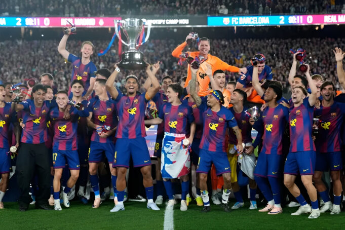 BARCELONA SE CORONA CAMPEÓN DE LALIGA TRAS VENCER AL REAL MADRID EN EL CAMP NOU
