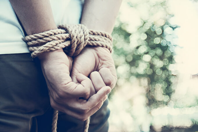 HALLAN A UN HOMBRE SIN VIDA Y ATADO DE MANOS Y PIES EN LA ZONA LOS LOTES DE SANTA CRUZ