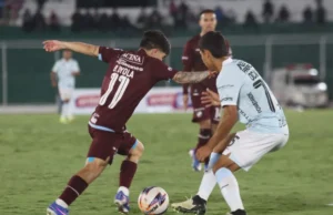 BLOOMING Y BOLÍVAR IGUALAN SIN GOLES EN EL TAHUICHI Y DEJAN ESCAPAR PUNTOS CLAVES