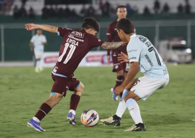 BLOOMING Y BOLÍVAR IGUALAN SIN GOLES EN EL TAHUICHI Y DEJAN ESCAPAR PUNTOS CLAVES