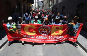 EN DOS SEMANAS, LA COB PASÓ DE EXIGIR UN AUMENTO SALARIAL A PEDIR LA RENUNCIA DE RODRIGO PAZ