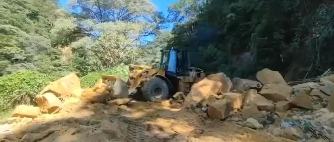 ABC DISPONE EL CIERRE DEL TRAMO LA ANGOSTURA – SAMAIPATA TRAS DESPRENDIMIENTO DE ROCAS