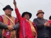 COB, SENADOR CONDORI Y PONCHOS ROJOS SELLAN PACTO Y EXIGEN LA RENUNCIA DE RODRIGO PAZ