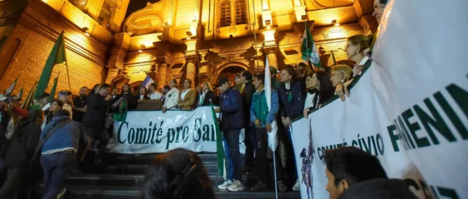COMITÉ CÍVICO ADVIERTE CON DESBLOQUEAR VÍAS SI EL GOBIERNO NO ACTÚA HASTA EL DOMINGO