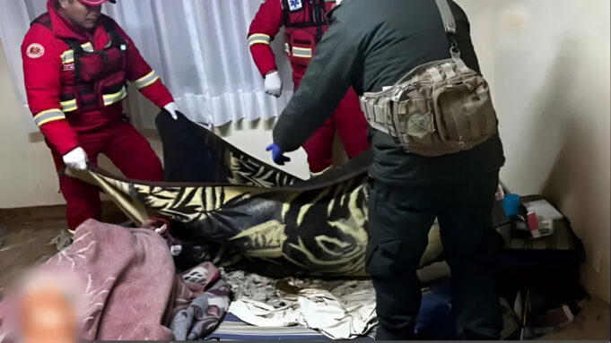 HOMBRE QUE HABÍA SIDO REPORTADO COMO FALLECIDO SORPRENDE AL “REVIVIR” ANTES DE SER TRASLADADO A LA MORGUE EN LA PAZ