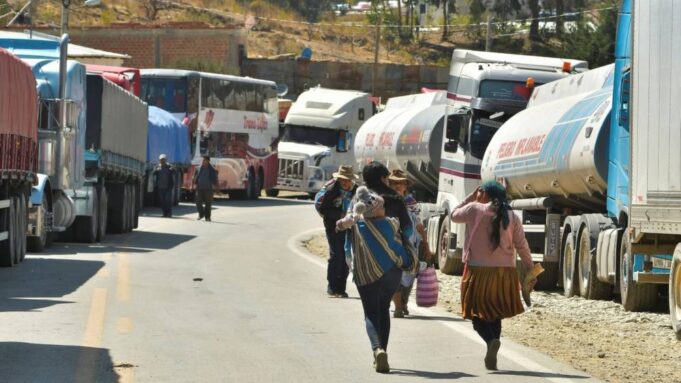 IBCE ADVIERTE QUE LOS BLOQUEOS DEJARON PÉRDIDAS SUPERIORES A LOS $US 3.000 MILLONES Y DAÑARON LA IMAGEN DE BOLIVIA