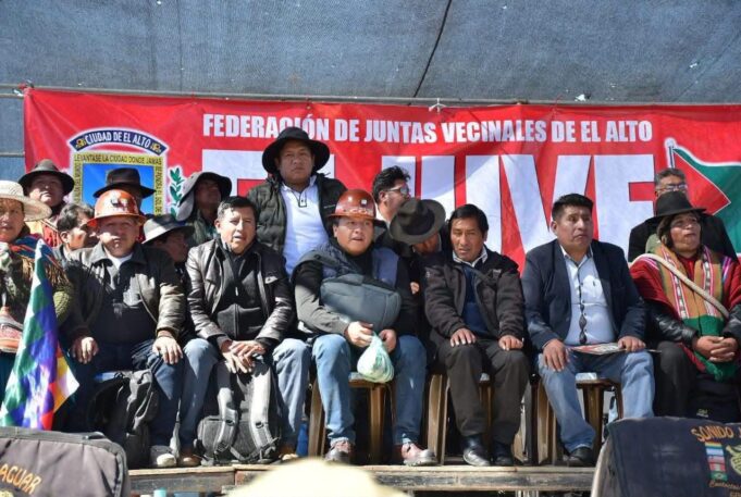 CABILDO EN EL ALTO RATIFICA PEDIDO DE RENUNCIA DEL PRESIDENTE Y DECLARA EMERGENCIA PERMANENTE