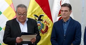 RODRIGO PAZ POSESIONA A ERICK SANJINÉS COMO NUEVO MINISTRO DE EDUCACIÓN Y DESTACA EL IMPULSO A LA MODERNIZACIÓN DEL SISTEMA EDUCATIVO