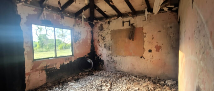 PUESTO POLICIAL Y RETÉN DE LOS TRONCOS QUEDAN ABANDONADOS TRAS DESTROZOS E INCIDENTES EN SAN JULIÁN