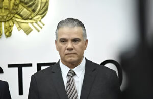 ERNESTO JUSTINIANO ASUMIRÁ DEFENSA TRAS LA RENUNCIA DE MARCELO SALINAS EN PLENA CRISIS POR LOS BLOQUEOS