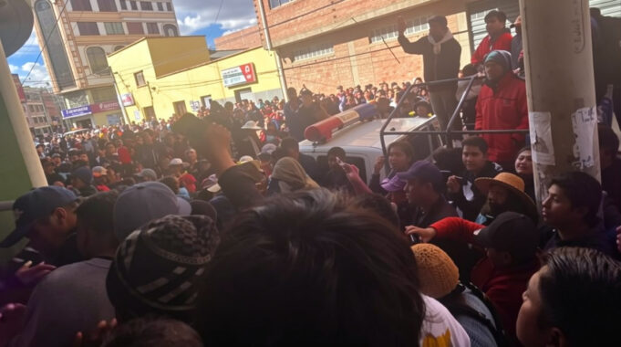 TENSIÓN EN VIACHA: TRES ACUSADOS DE MATAR A UN CHOFER SE SALVAN DE SER LINCHADOS POR UNA TURBA