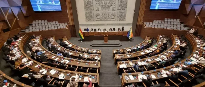 SENADO SANCIONA CRÉDITO DE MÁS DE $US 118 MILLONES PARA OBRAS VIALES Y PROYECTOS DE RESILIENCIA CLIMÁTICA