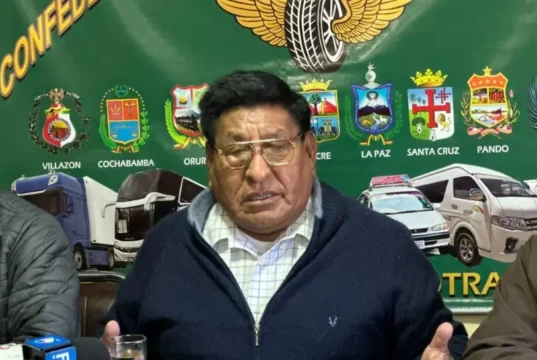 “BASTA DE JUEGUITOS”: CHOFERES DAN 48 HORAS AL GOBIERNO PARA DESBLOQUEAR LAS CARRETERAS Y ADVIERTEN CON MEDIDAS DE PRESIÓN
