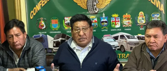 “BASTA DE JUEGUITOS”: CHOFERES DAN 48 HORAS AL GOBIERNO PARA DESBLOQUEAR LAS CARRETERAS Y ADVIERTEN CON MEDIDAS DE PRESIÓN
