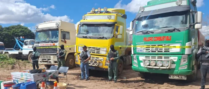 SECUESTRAN TRES CISTERNAS Y APREHENDEN A DOS PERSONAS POR EL DESVÍO DE 24.000 LITROS DE DIÉSEL EN COTOCA