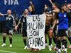 ARGENTINA PODRÍA SER SANCIONADA POR LA FIFA TRAS EXHIBIR UNA PANCARTA SOBRE LAS ISLAS MALVINAS EN LA SEMIFINAL ANTE INGLATERRA