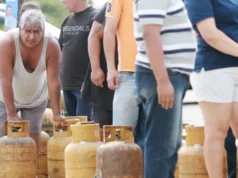 FILAS POR GLP SE SUMAN A LA ESCASEZ DE COMBUSTIBLES Y AGRAVAN LA CRISIS EN SANTA CRUZ Y OTRAS REGIONES