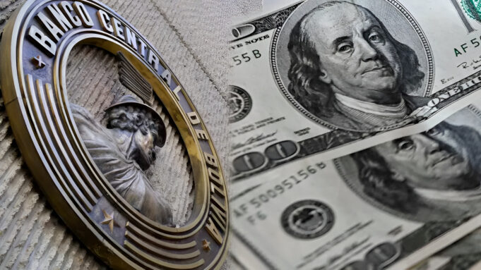 EL BCB PODRÁ COMPRAR Y VENDER DÓLARES PARA FRENAR LA VOLATILIDAD DEL TIPO DE CAMBIO