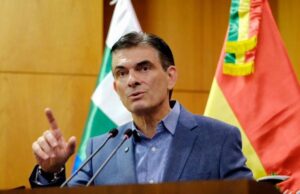 PAZ INICIA REUNIONES CON LEGISLADORES PARA ENVIAR PAQUETE DE LEYES A LA ASAMBLEA