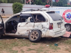 MUJER MUERE Y DOS PERSONAS RESULTAN HERIDAS EN APARATOSO ACCIDENTE DE TRÁNSITO EN SANTA CRUZ