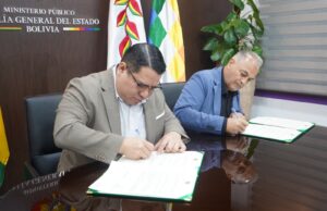 FISCAL GENERAL Y PRESIDENTE DE LA FEDERACIÓN BOLIVIANA DE FÚTBOL SUSCRIBEN CONVENIO PARA COORDINAR ACCIONES DE COOPERACIÓN INSTITUCIONAL