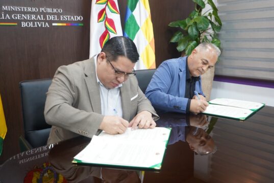 FISCAL GENERAL Y PRESIDENTE DE LA FEDERACIÓN BOLIVIANA DE FÚTBOL SUSCRIBEN CONVENIO PARA COORDINAR ACCIONES DE COOPERACIÓN INSTITUCIONAL