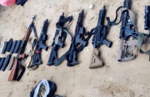 POLICÍA ENCUENTRA ARSENAL DE ARMAS DE GRUESO CALIBRE EN EL TRÓPICO DE COCHABAMBA