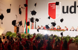 LA UDI GRADÚA A MÁS DE 100 NUEVOS PROFESIONALES COMPROMETIDOS CON EL DESARROLLO DE BOLIVIA