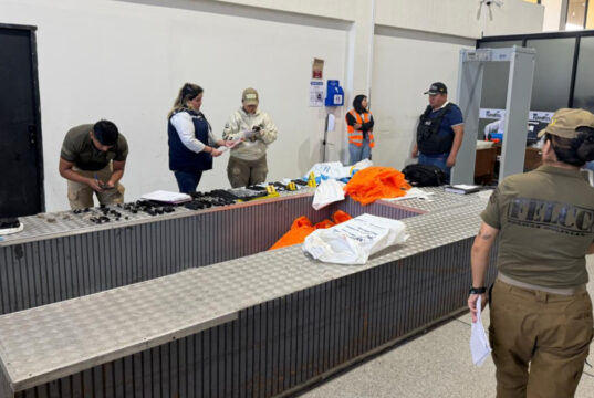 MINISTERIO PÚBLICO INVESTIGA EL INGRESO ILEGAL DE PARTES DE ARMAS AK-47 DESDE ESTADOS UNIDOS, EXISTEN APREHENDIDOS EN SANTA CRUZ