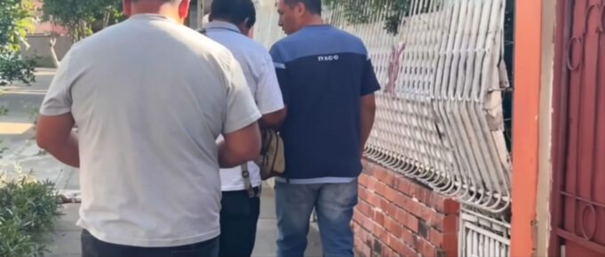 POLICÍA APREHENDE A TRES FAMILIARES DEL PRINCIPAL SOSPECHOSO DE RECLUTAR BOLIVIANOS PARA LA GUERRA EN RUSIA