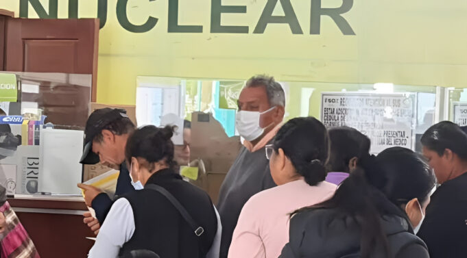 MÉDICOS MANTIENEN EL ESTADO DE EMERGENCIA POR FALTA DE PAGO DE SUELDOS Y ADVIERTEN CON PAROS ESCALONADOS