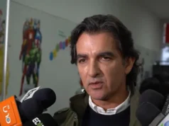 ALCALDE DE SANTA CRUZ ADVIERTE DESCUENTOS A TRABAJADORES DE SALUD Y ASEGURA QUE EL MUNICIPIO NO MANTIENE DEUDAS