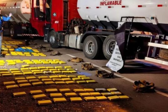DETIENEN A TRES BOLIVIANOS EN ARGENTINA CON 388 KILOS DE COCAÍNA OCULTOS EN CAMIONES CISTERNA