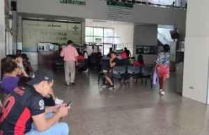 TRABAJADORES EN SALUD DE SANTA CRUZ INICIAN PARO DE 72 HORAS POR INCUMPLIMIENTO EN EL PAGO DEL BONO DE VACUNACIÓN Y RECHAZO AL DECRETO 5654