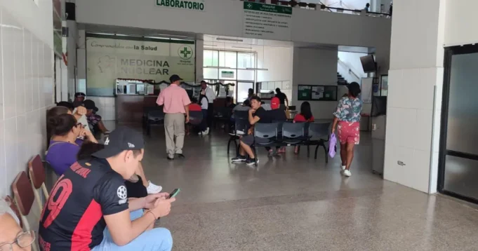 TRABAJADORES EN SALUD DE SANTA CRUZ INICIAN PARO DE 72 HORAS POR INCUMPLIMIENTO EN EL PAGO DEL BONO DE VACUNACIÓN Y RECHAZO AL DECRETO 5654