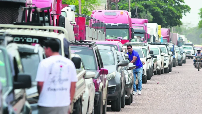 GOBIERNO ANUNCIA ABASTECIMIENTO PAULATINO DE GASOLINA Y DIÉSEL ANTE LA ESCASEZ DE COMBUSTIBLE