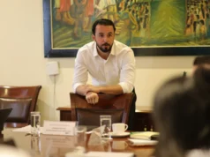 GOBERNADOR DE SANTA CRUZ ANUNCIA GESTIONES AUTÓNOMAS PARA IMPORTAR COMBUSTIBLE ANTE LA CRISIS DE ABASTECIMIENTO