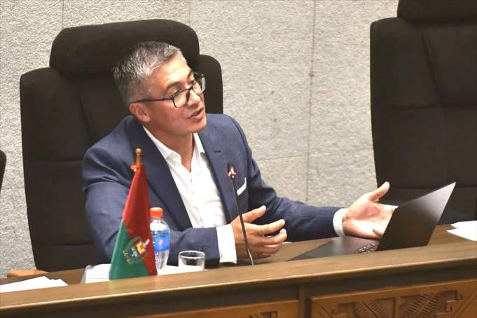 EXMINISTRO JOSÉ GABRIEL ESPINOZA RETIRA AMPARO CONTRA SU CENSURA Y DEFIENDE EL RESPETO A LAS INSTITUCIONES