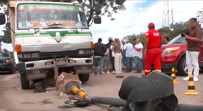 MADRE Y SU HIJA DE 4 AÑOS RESULTAN GRAVEMENTE HERIDAS TRAS SER ATROPELLADAS POR UN CAMIÓN EN SANTA CRUZ