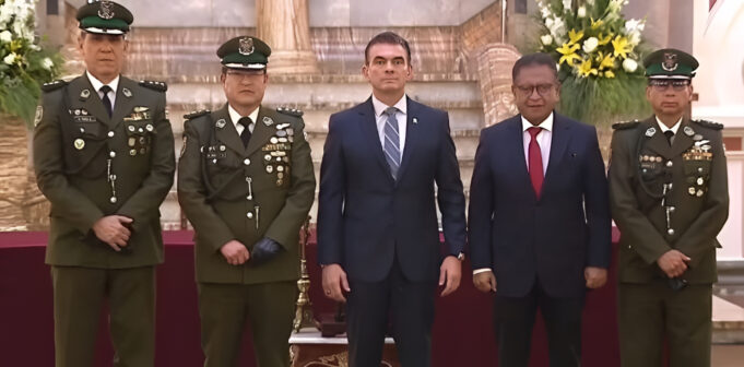ÁLVAREZ ASUME DE MANERA INTERINA COMO NUEVO COMANDANTE GENERAL DE LA POLICÍA BOLIVIANA TRAS LA RENUNCIA DE SOKOL