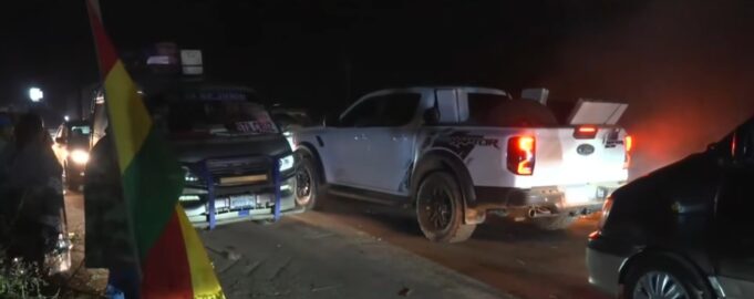 BLOQUEOS EN CUATRO CAÑADAS Y SAN JULIÁN SON LEVANTADOS, MIENTRAS YAPACANÍ MANTIENE LA MEDIDA DE PRESIÓN