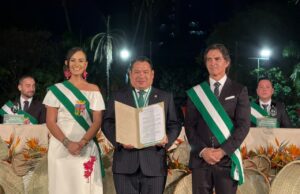 FISCAL GENERAL RECIBE RECONOCIMIENTOS POR SU TRAYECTORIA Y APORTE A LA JUSTICIA EN EL MARCO DE LOS ACTOS POR EL 216 ANIVERSARIO DE LA GESTA LIBERTARIA DE SANTA CRUZ