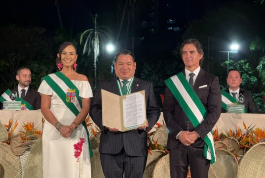 FISCAL GENERAL RECIBE RECONOCIMIENTOS POR SU TRAYECTORIA Y APORTE A LA JUSTICIA EN EL MARCO DE LOS ACTOS POR EL 216 ANIVERSARIO DE LA GESTA LIBERTARIA DE SANTA CRUZ